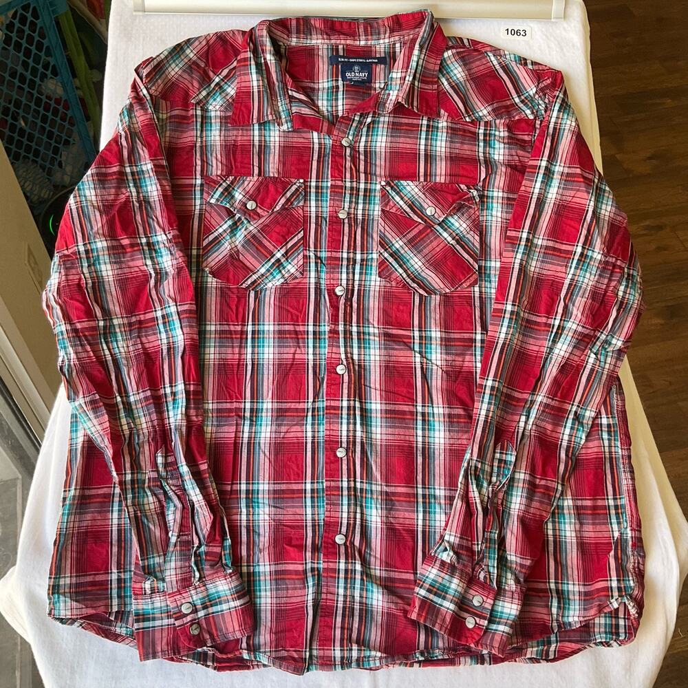 Old Navy Men’s Long Sleeve Button Down Shirt size 2XL,Red & Green,Christmas Vibe